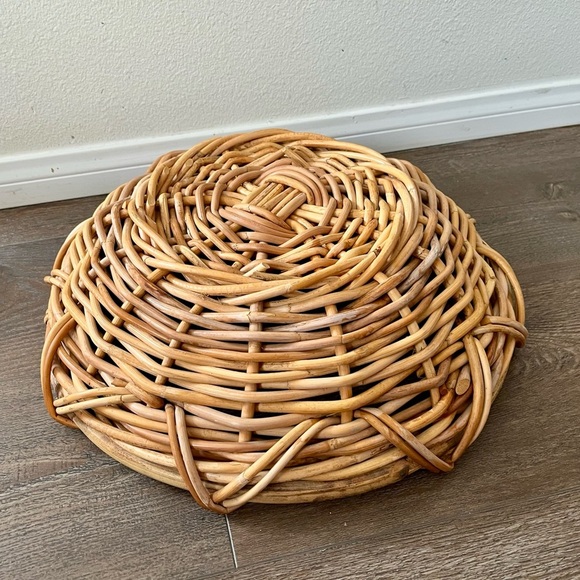 Vintage handwoven round wicker basket - Picture 5 of 9